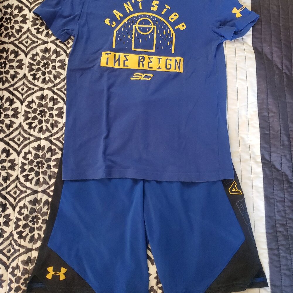 Under Armour Short and T-shirt big boys size M